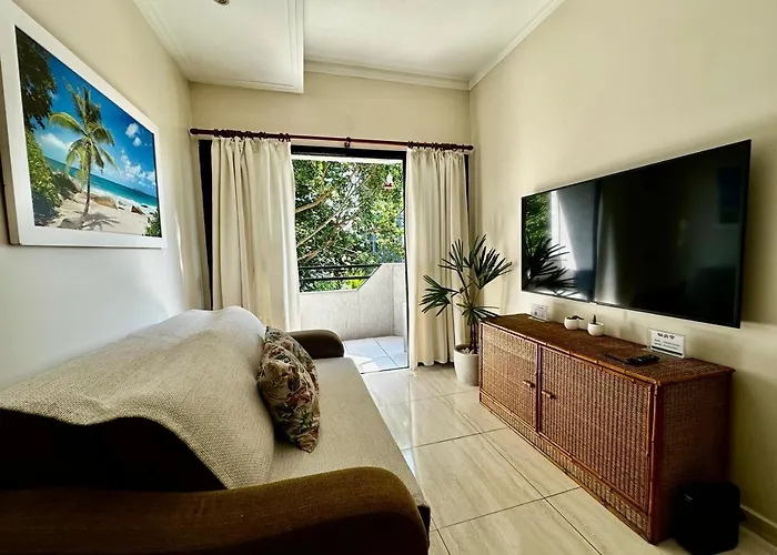 Guarujá Praia do Tombo! Ar, Piscina, Vaga, WIFI, TV Smart, perto da praia!